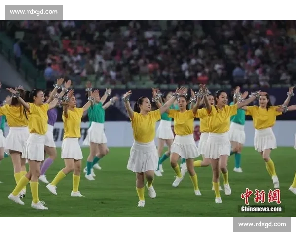 最红啦啦队出征苏超!激情助威点燃绿茵场 最红啦啦队出征苏超!激情助威点燃绿茵场