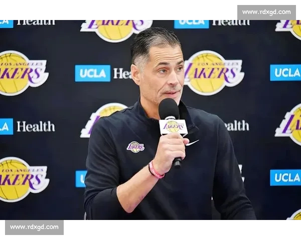 均薪 2000 万成续约关键！芬尼・史密斯铁心留守湖人